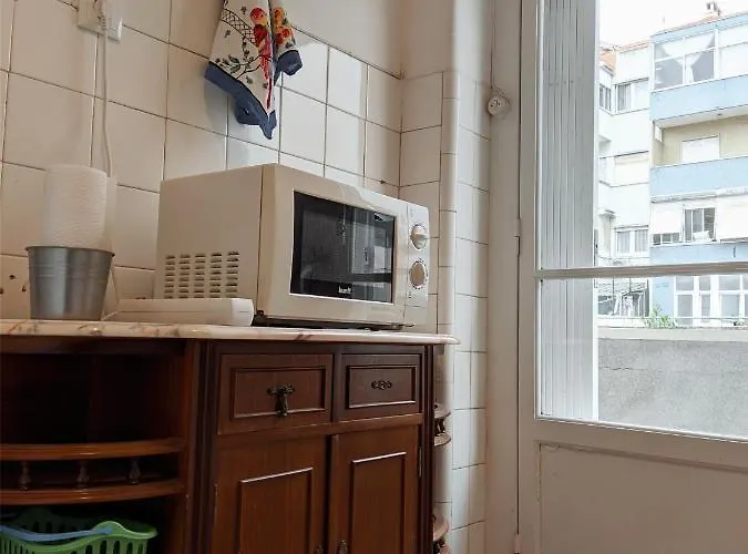 Charming D'Ourique 3-Bedroom Apartment With Private Balcony In Central Campo De Ourique, Lisbon *