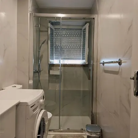 Charming D'Ourique 3-Bedroom Apartment With Private Balcony In Central Campo De Ourique, Lisbon 3* Lisbona