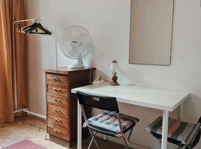 Charming D'Ourique 3-Bedroom Apartment With Private Balcony In Central Campo De Ourique, Lisbon ゲストハウス