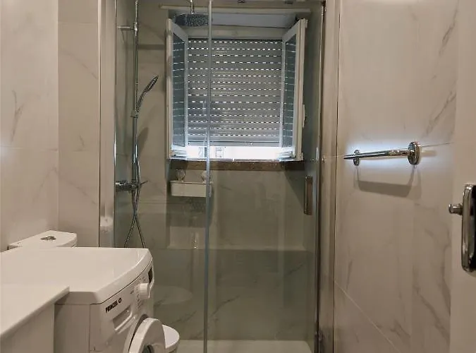 Charming D'Ourique 3-Bedroom Apartment With Private Balcony In Central Campo De Ourique, Lisbon * リスボン