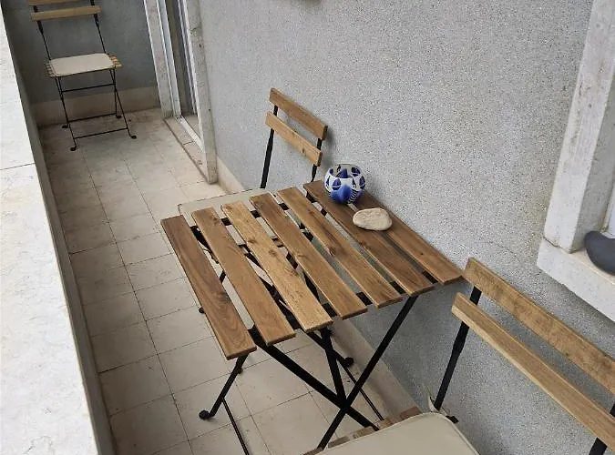 Charming D'Ourique 3-Bedroom Apartment With Private Balcony In Central Campo De Ourique, Lisbon *